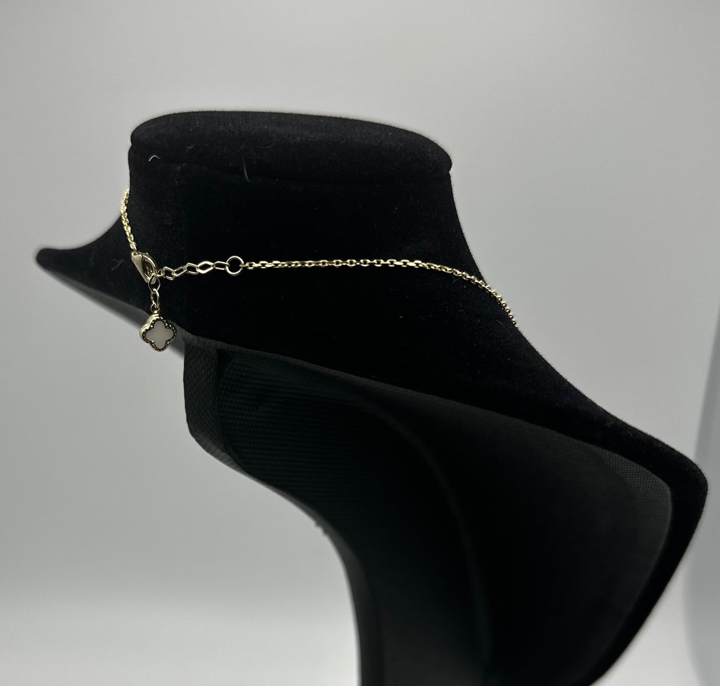 14k Gold Single White Clover Necklace