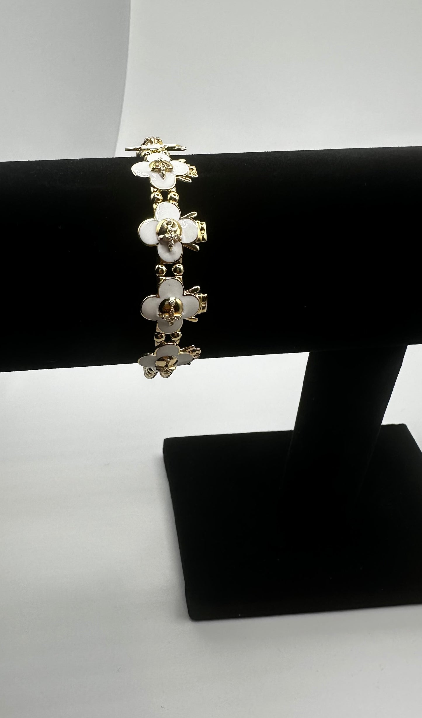 14k Gold White Flowers Beaded Bracelet
