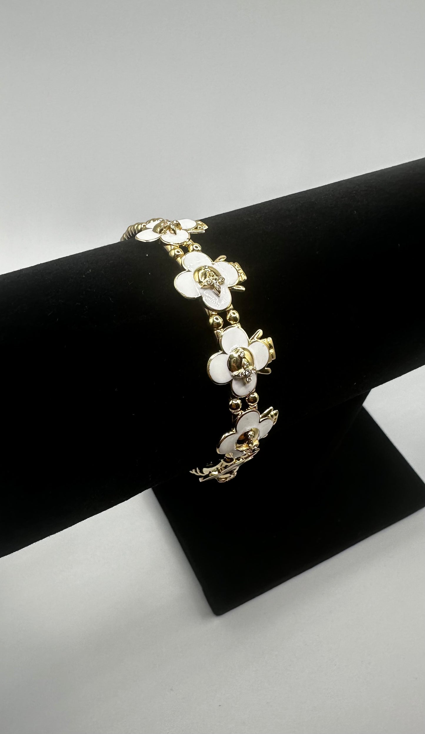 14k Gold White Flowers Beaded Bracelet