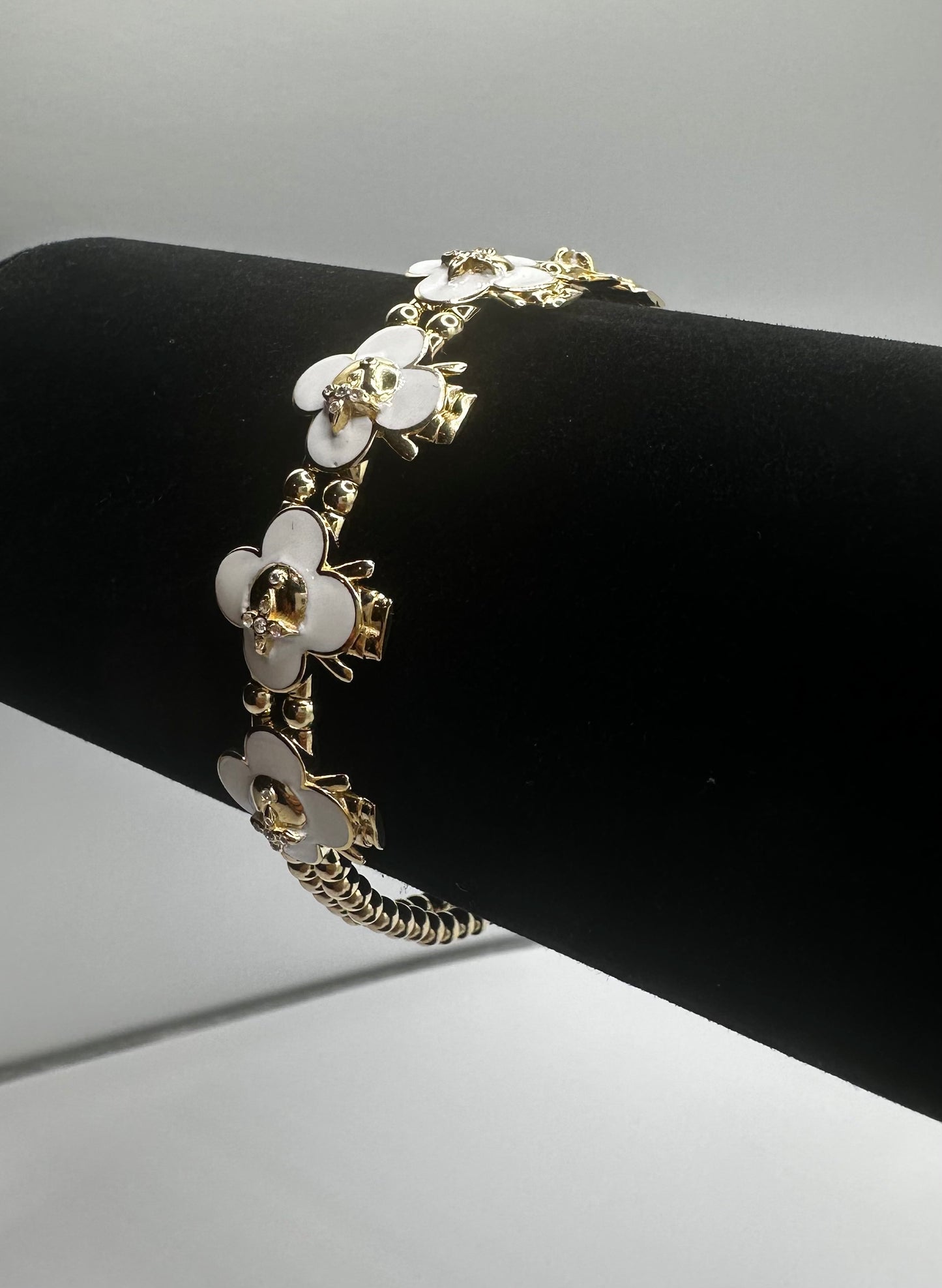 14k Gold White Flowers Beaded Bracelet