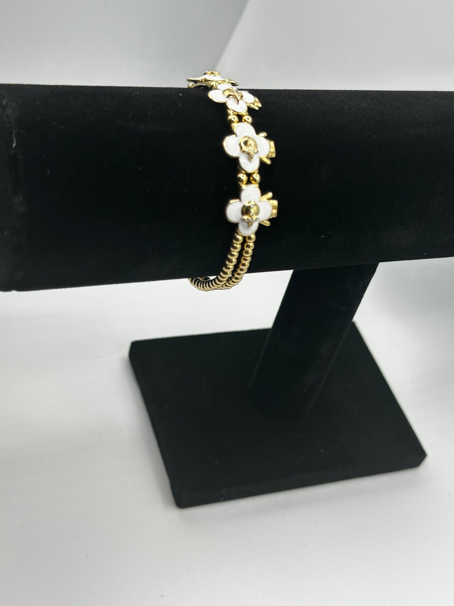 14k Gold White Flowers Beaded Bracelet