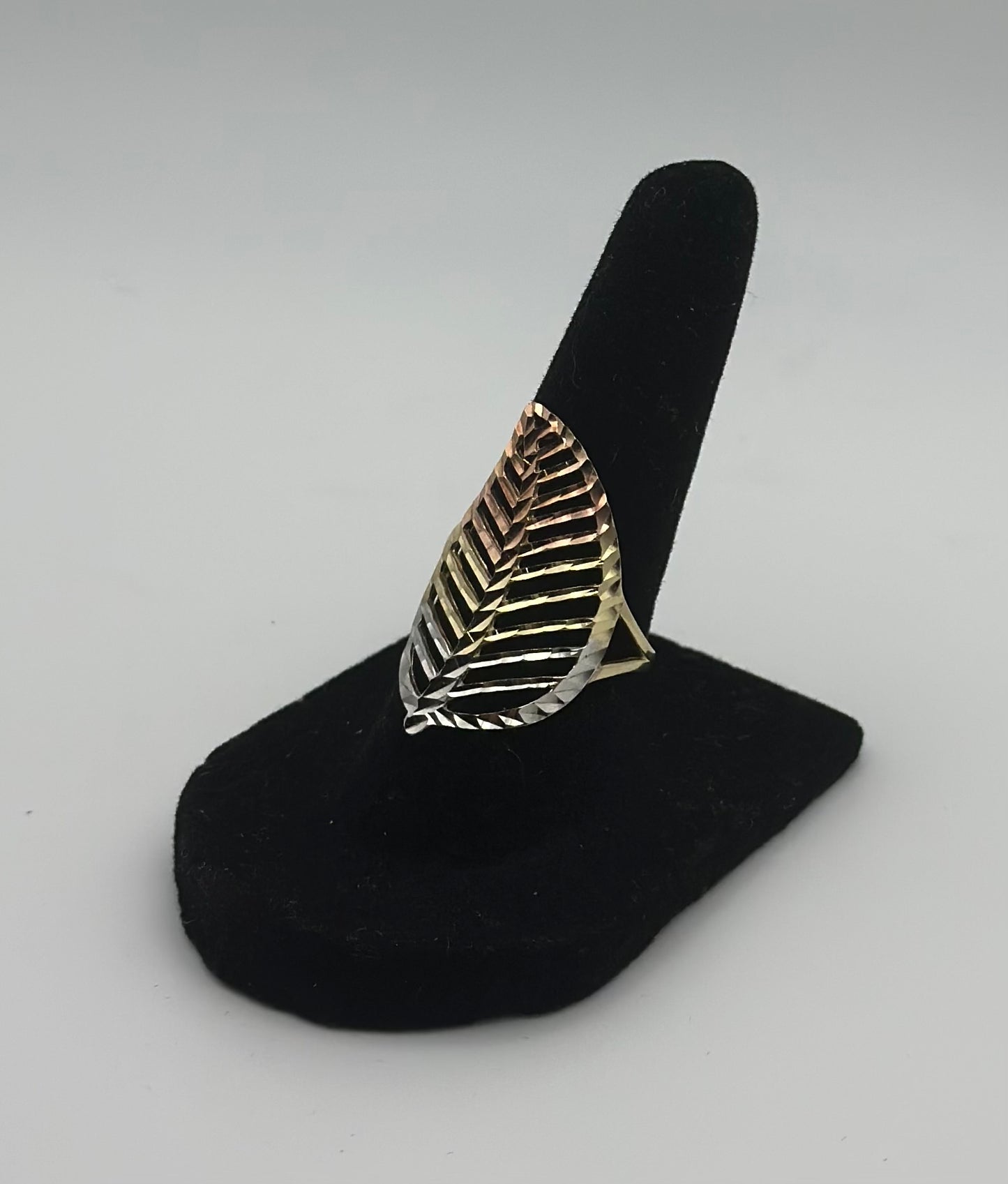14k Gold Three Tone Leave Ring